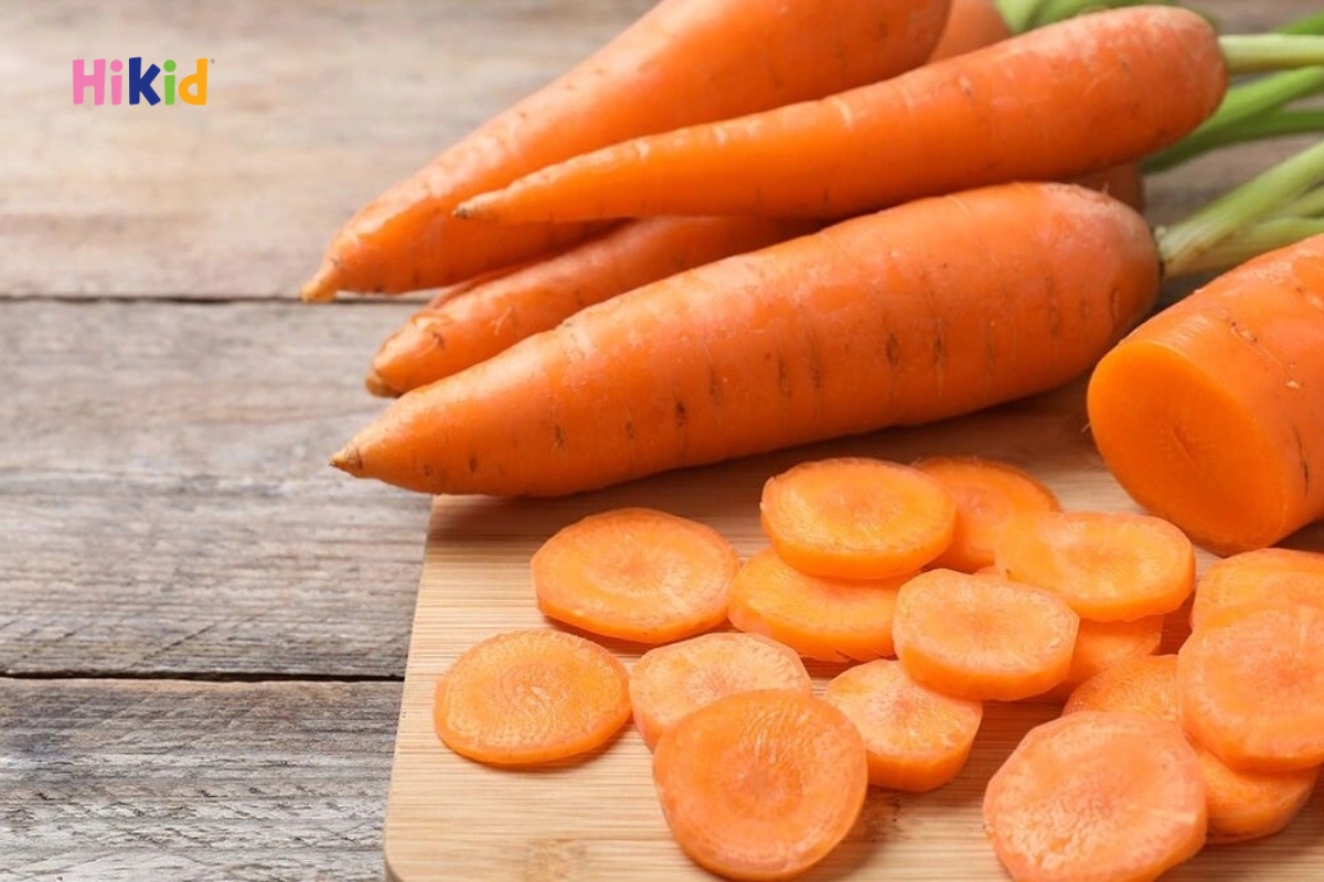 Cà rốt giàu Vitamin A tự nhiên, giúp bảo tồn lượng Canxi trong xương và hỗ trợ tái tạo mô xương