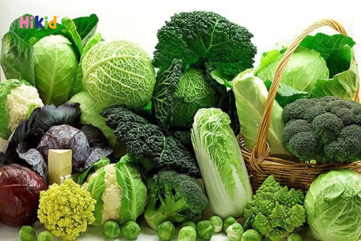 Các loại rau lá xanh là thực phẩm hỗ trợ tăng chiều cao cho trẻ
