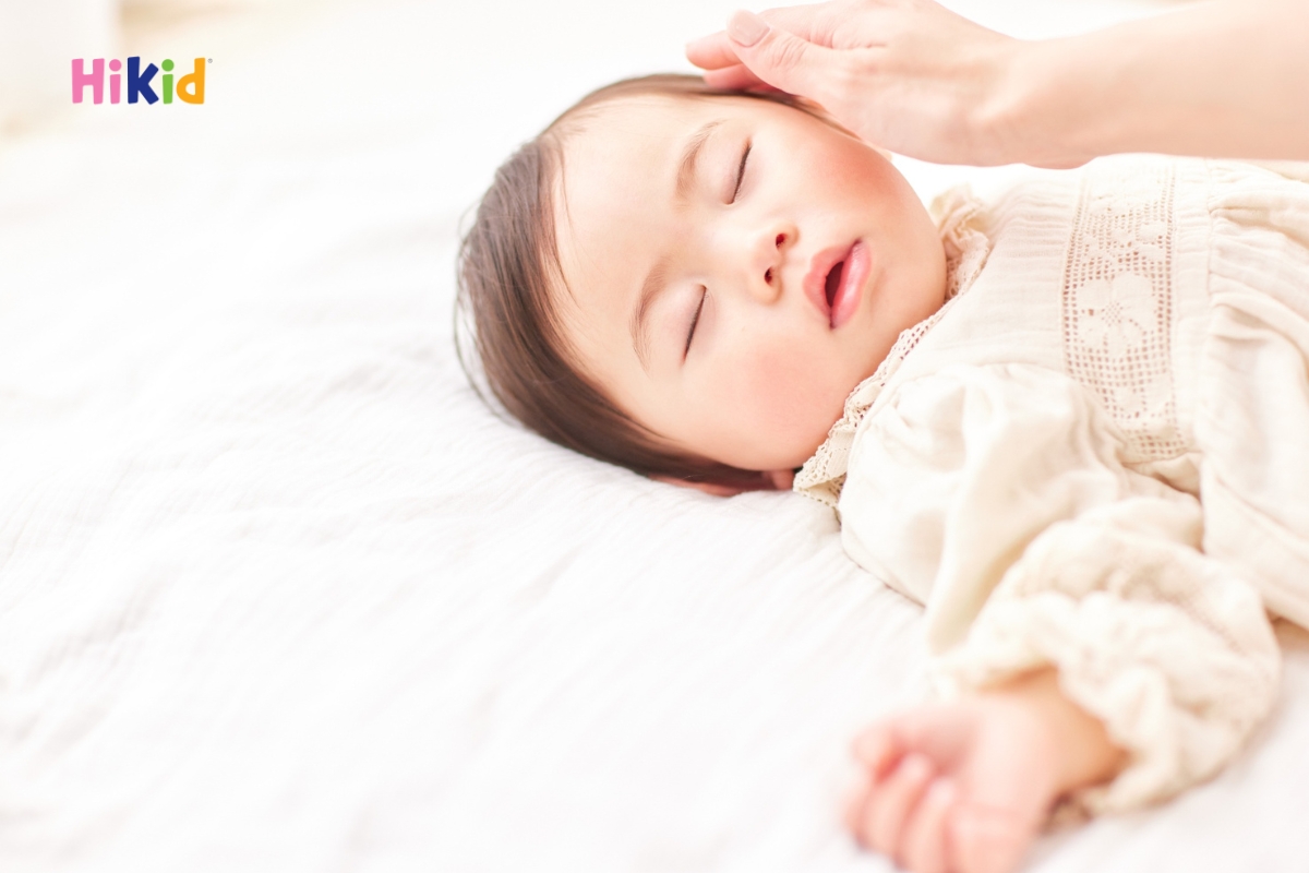 Tư thế ngủ đúng hỗ trợ định hình cột sống, tạo nền tảng để bé có thể phát triển chiều cao