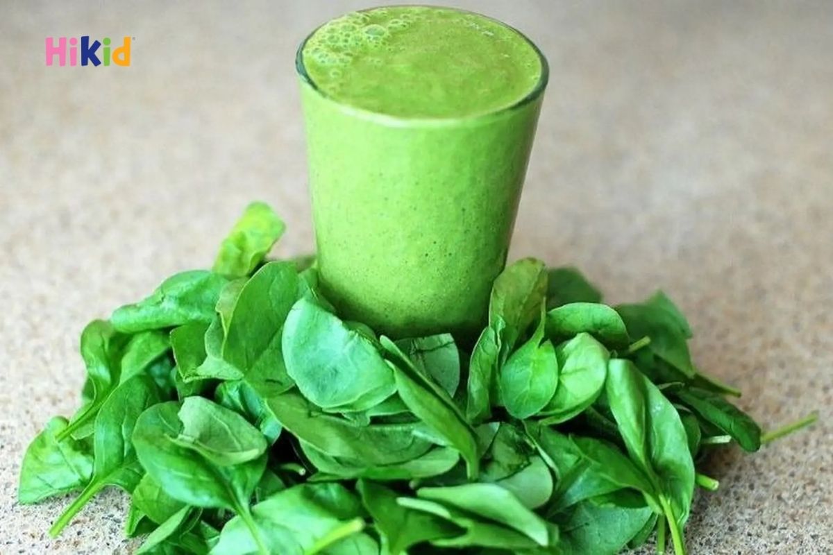 Nước ép cải bó xôi giàu vitamin K, canxi, magie, vitamin A, C và chất xơ