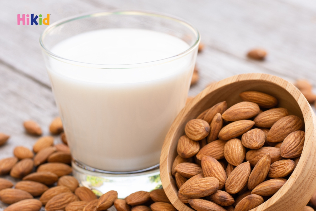 Sữa hạnh nhân chứa hàm lượng Canxi tự nhiên và Vitamin E dồi dào