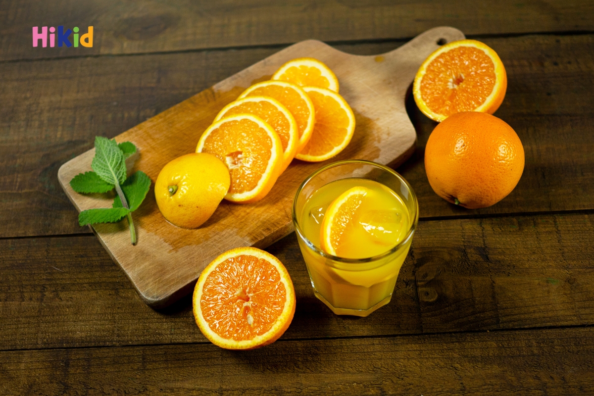 Nước ép cam giàu Vitamin C rất tốt cho trẻ em