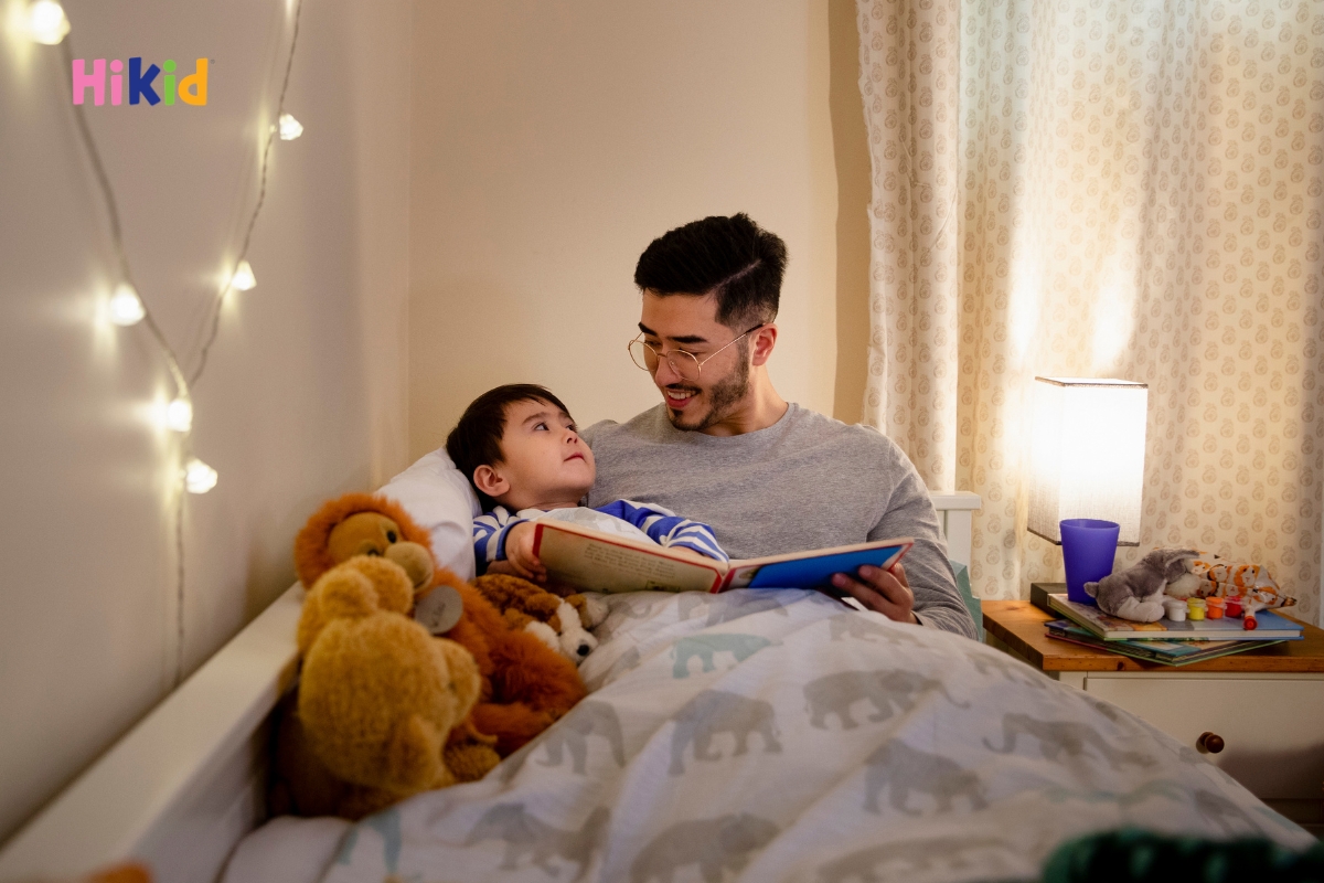 Đọc sách cho con trước khi ngủ giúp hình thành thói quen