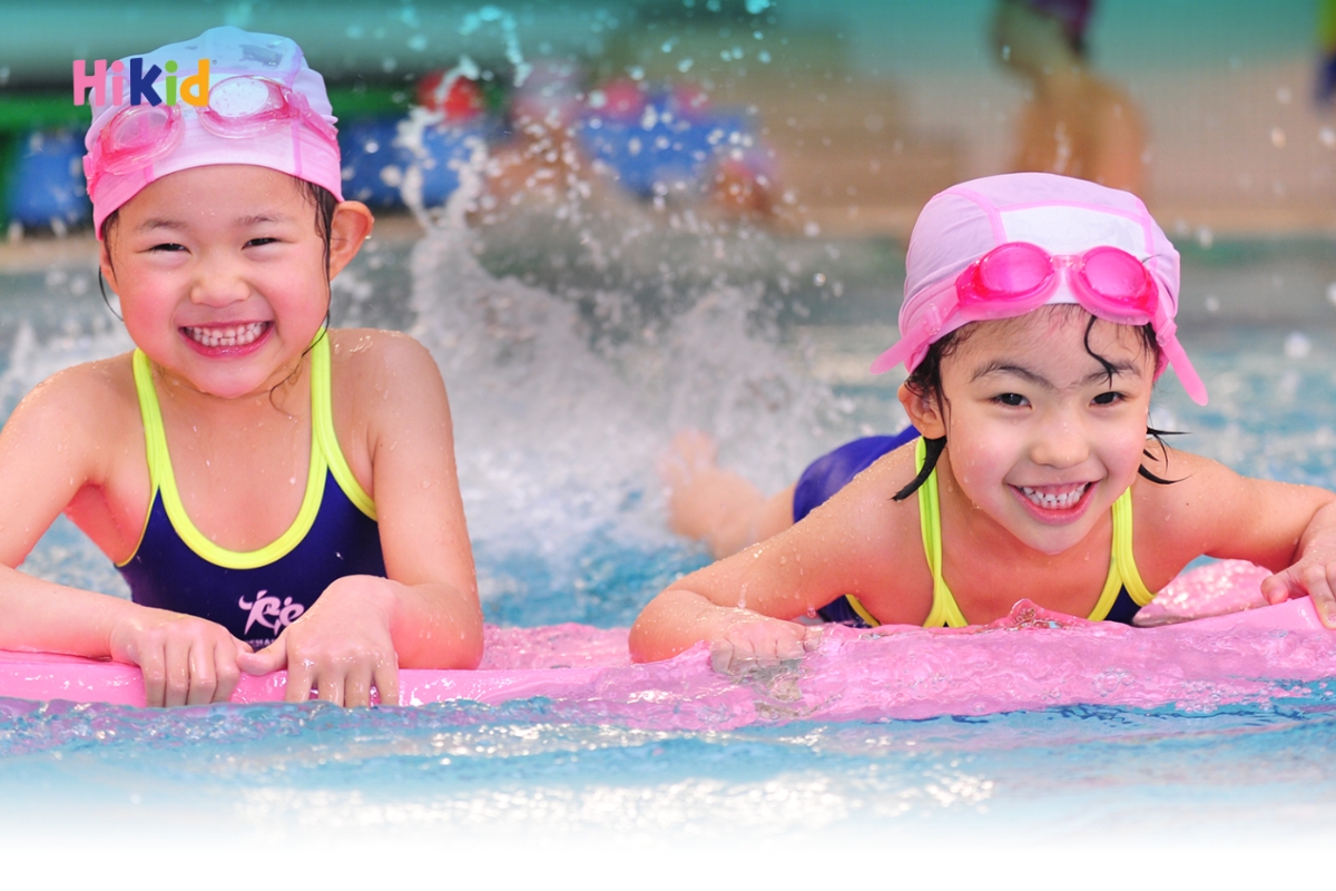 Bơi lội giúp trẻ phát triển chiều cao trong môi trường không trọng lực