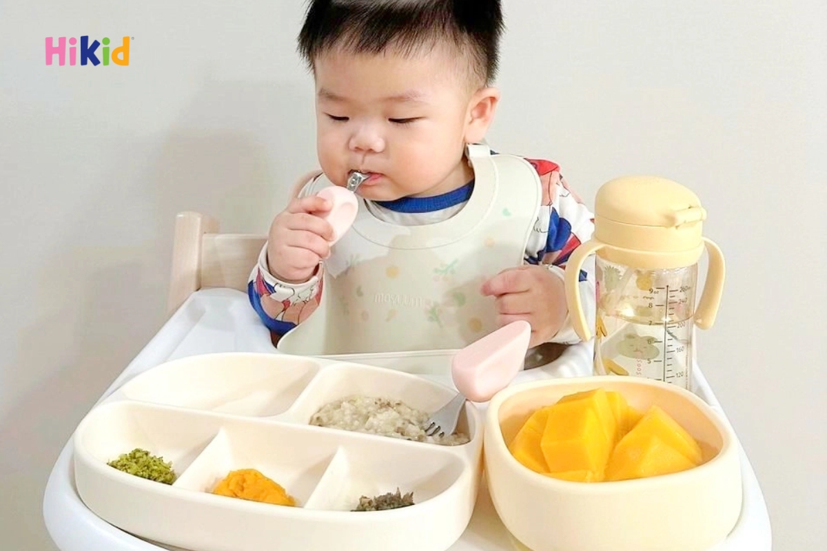 Tránh sử dụng thực phẩm chứa đạm bò trong chế độ ăn dặm của bé bị dị ứng đạm bò