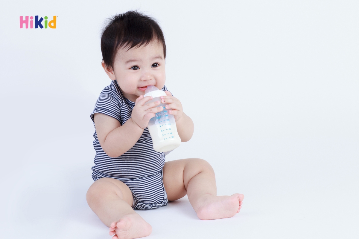 Ba mẹ nên chọn loại sữa phù hợp với độ tuổi và thể trạng của trẻ