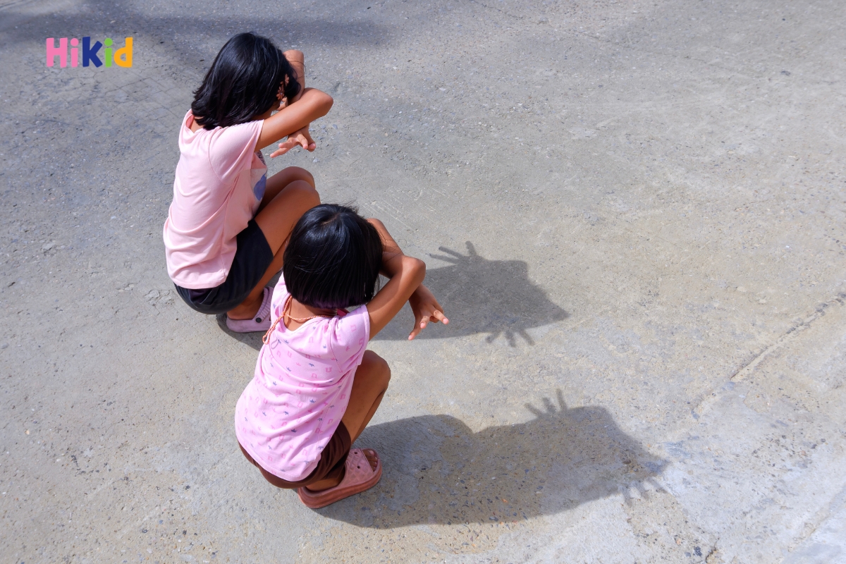 Nên cho bé tắm nắng trước 9h sáng hoặc sau 16h chiều