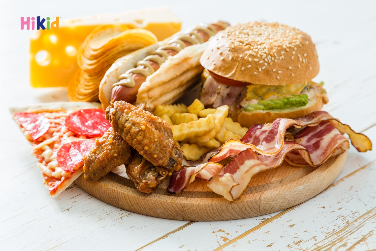 Tiêu thụ quá nhiều đồ ăn nhanh có thể cản trở quá trình tăng chiều cao của bé 7 tuổi