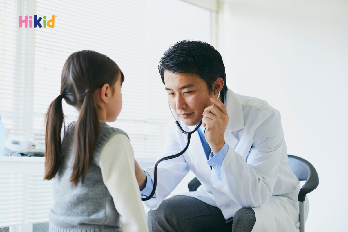 Ba mẹ nên cho trẻ khám sức khỏe định kỳ 6 tháng 1 lần