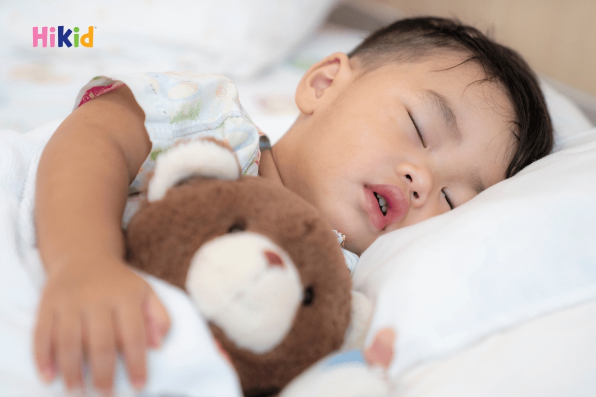 Ở trẻ 4 tuổi, giấc ngủ sâu giúp hormone tăng trưởng (GH) hoạt động mạnh mẽ