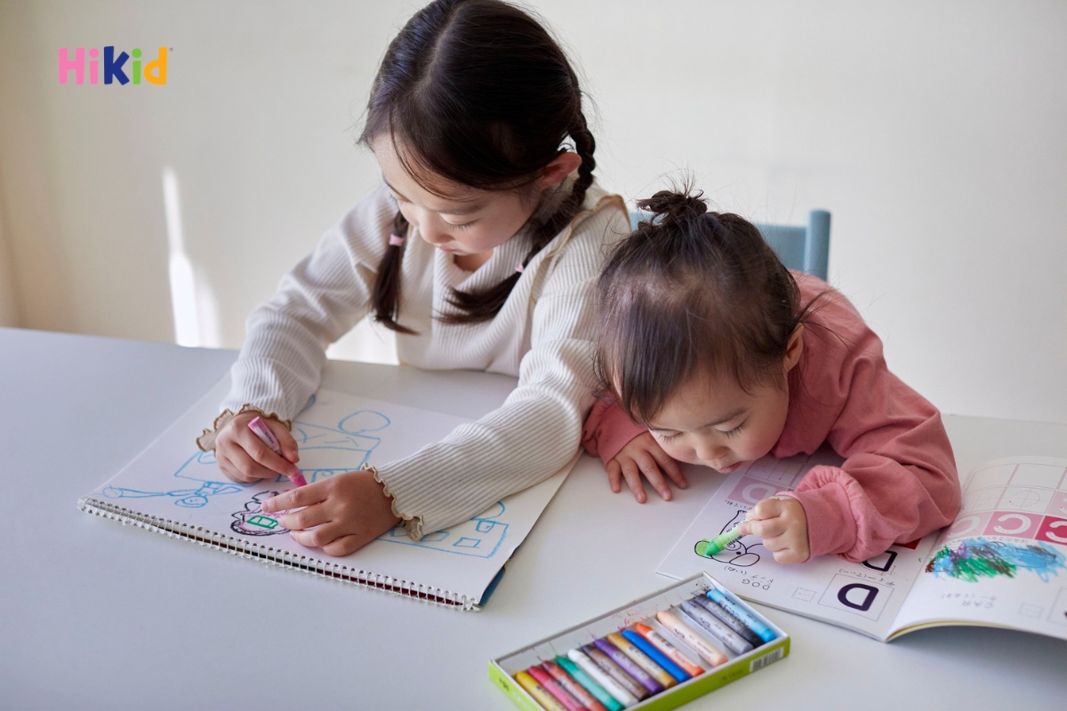 Nên lựa chọn bàn ghế phù hợp với trẻ 4 tuổi