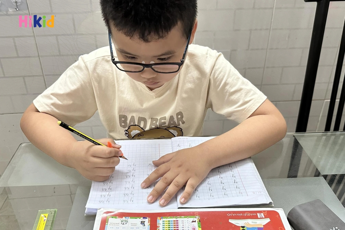 Hãy rèn cho con tư thế đúng ngay từ khi còn nhỏ