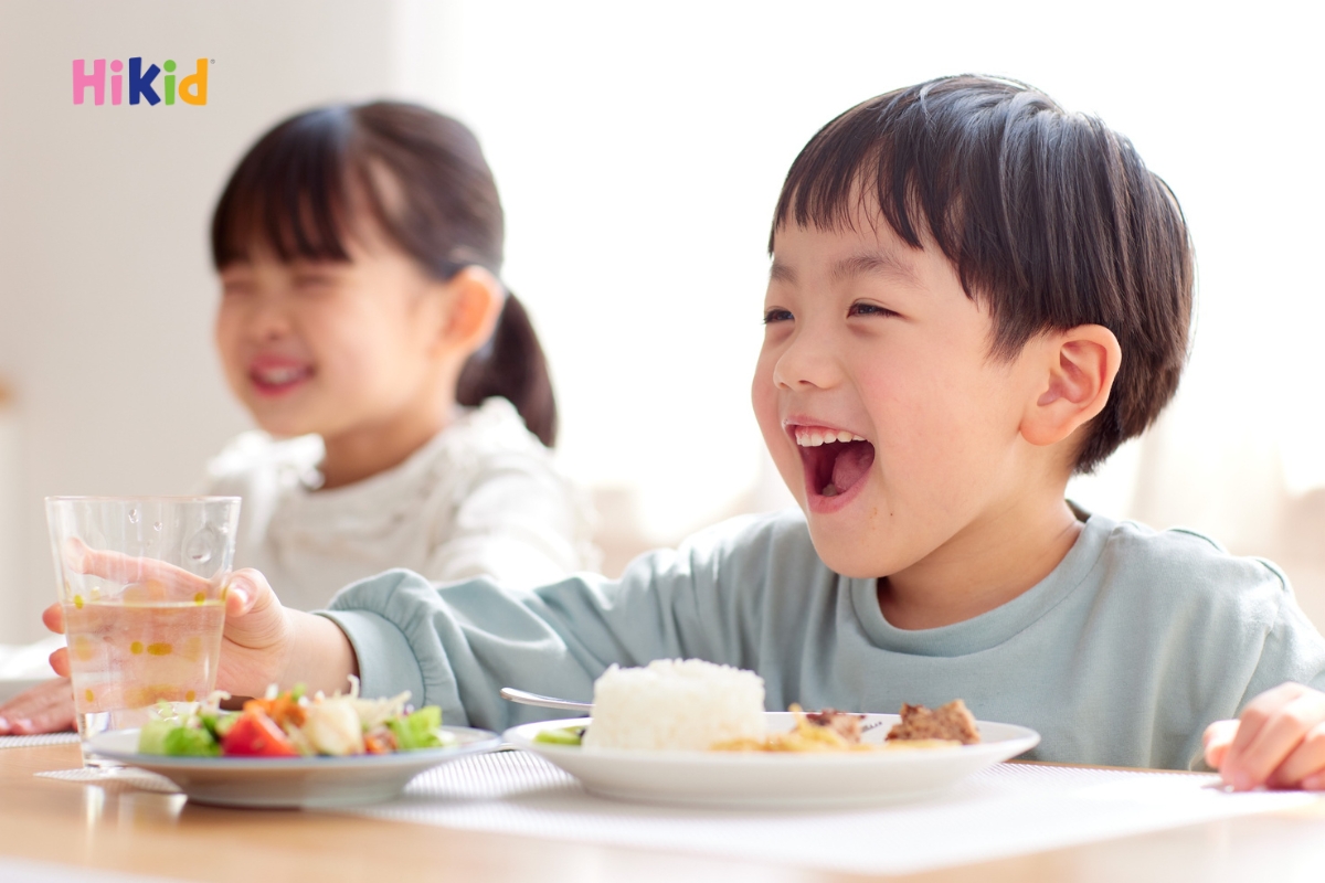 Để tăng chiều cao cho trẻ 8 tuổi nên cho trẻ ăn đầy đủ 4 nhóm dưỡng chất thiết yếu