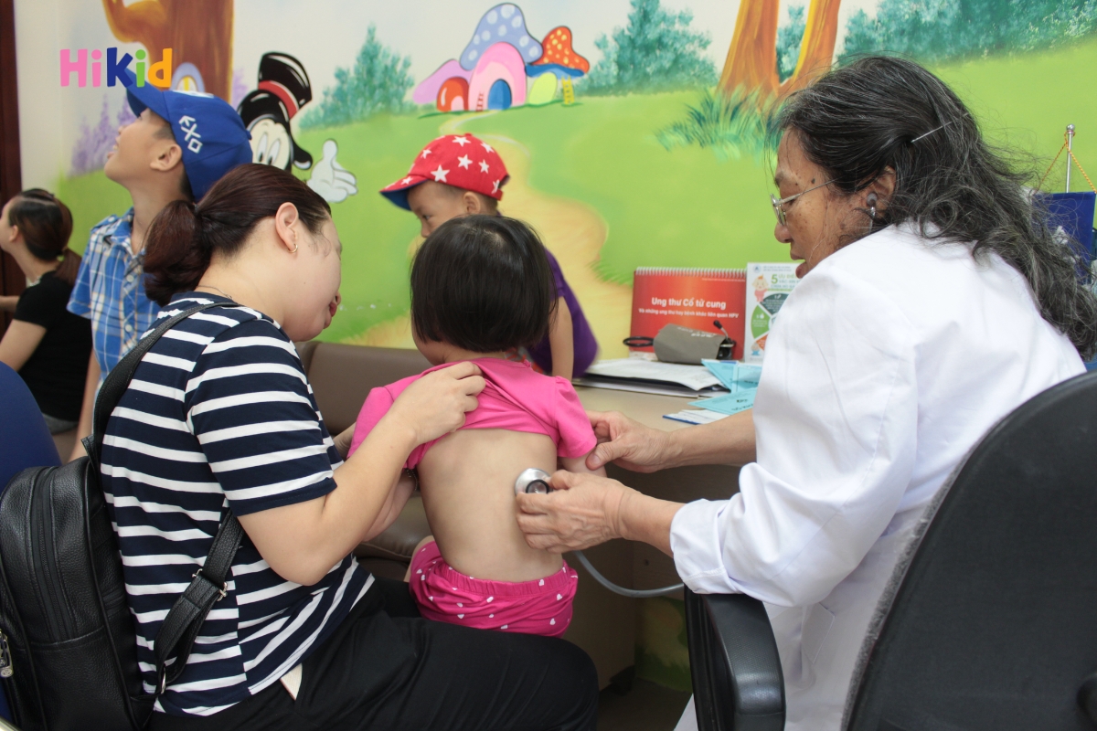 Khám sức khỏe thường xuyên giúp trẻ phát hiện sớm nguy cơ thấp còi