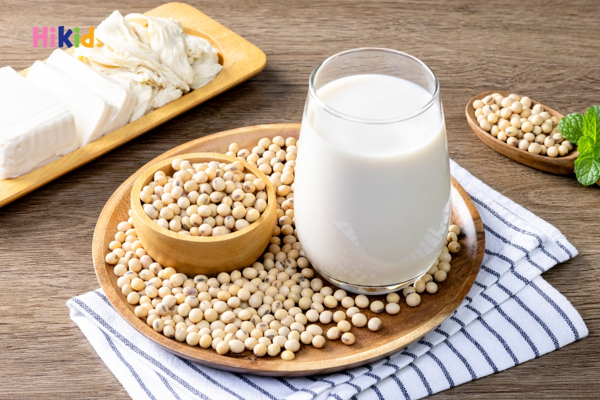Sữa đậu nành là thực phẩm dinh dưỡng giúp bổ sung Vitamin D cho bé