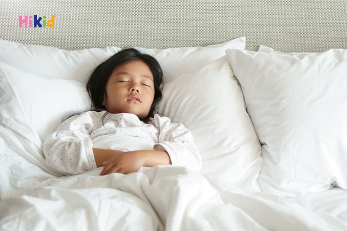 Tư thế nằm ngủ kiểu người lính hỗ trợ trẻ tăng chiều cao